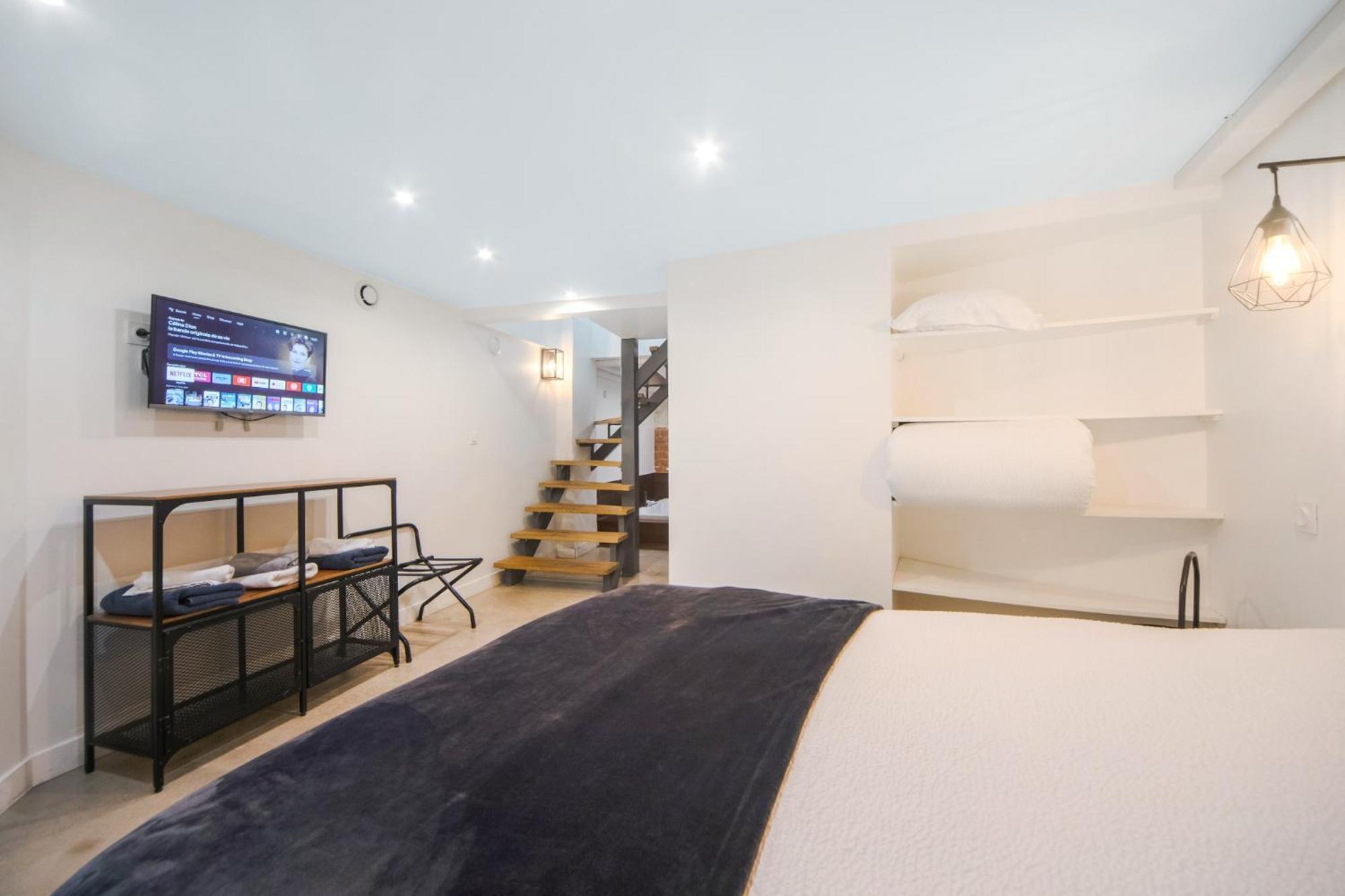 Large Flat Very Close To Montmartre Parijs Buitenkant foto
